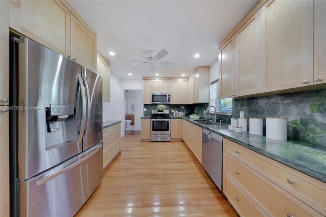 Building Photo - 13521 S Biscayne River Dr