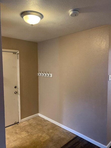 Building Photo - 1001 Murrieta Blvd