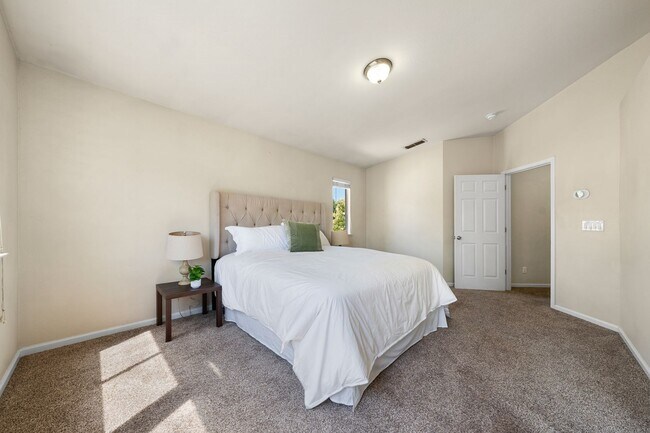 Building Photo - 1451 Lorimer Way