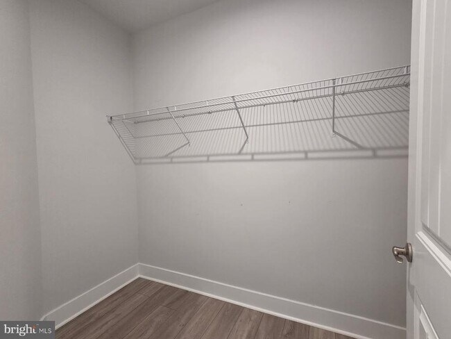 Building Photo - 170 Harrier Wy