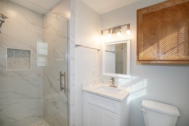 Building Photo - 305 S Westward St