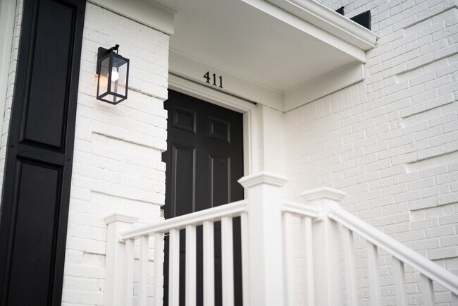 Building Photo - 411 Bromwell Dr