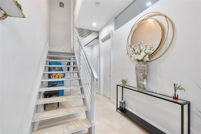 Building Photo - 3266 NE 15th St