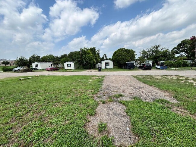 Building Photo - 3616 12 W Nugent Ave