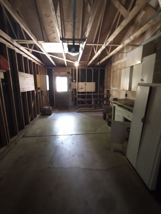Building Photo - 715 Morgan Dr