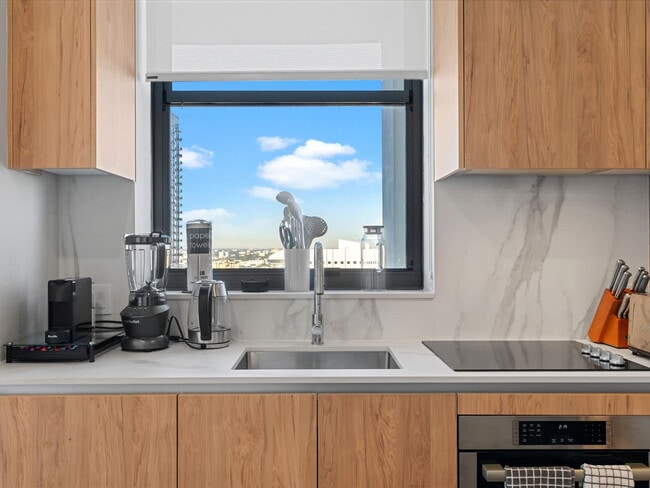 Building Photo - 11 NE 6th St