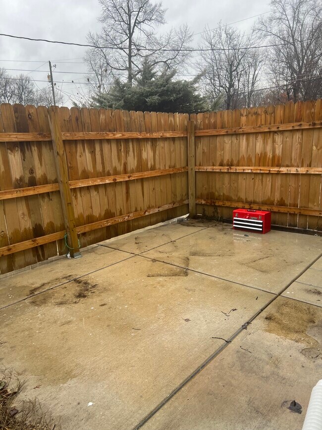 Building Photo - 5300 Iroquois Ct