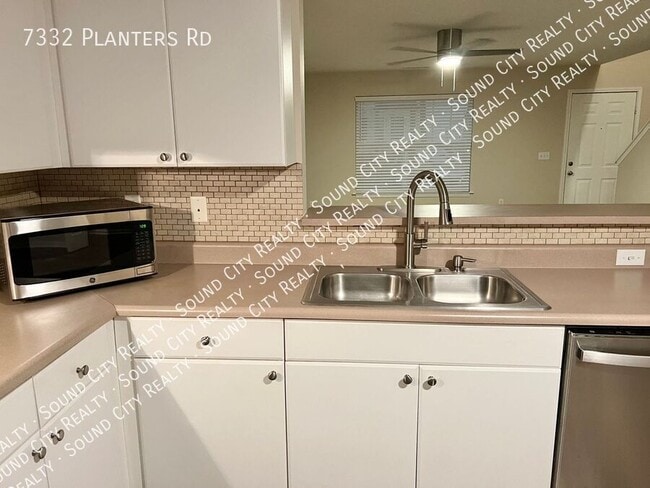 Building Photo - 7332 Planters Rd