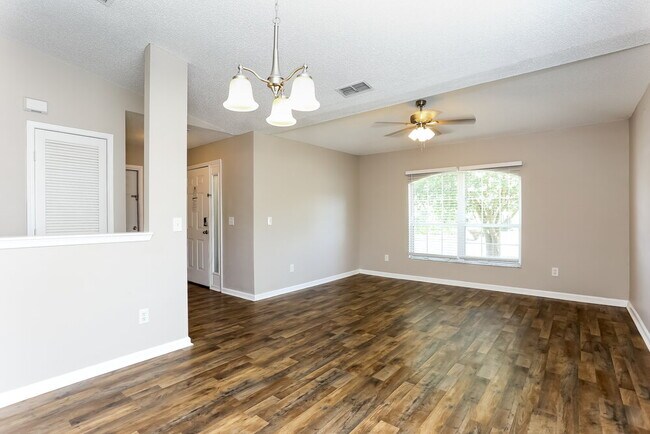 Building Photo - 10921 Mindanao Dr S