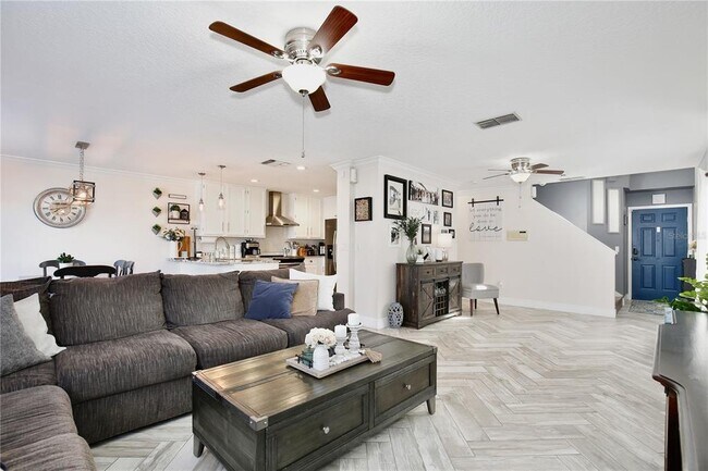 Building Photo - 2115 Heathwood Cir