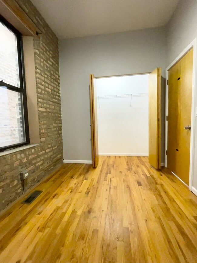 Building Photo - 1927 N Wolcott Ave