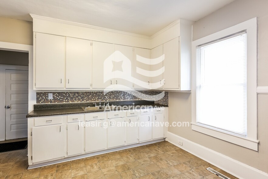 Building Photo - 213 S 7th St