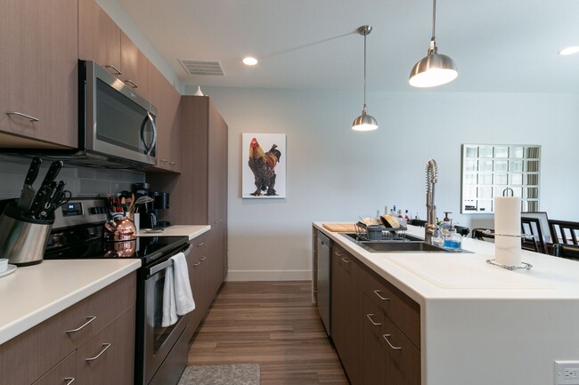 Building Photo - LUXURY TOWNHOME HOME - West Side!