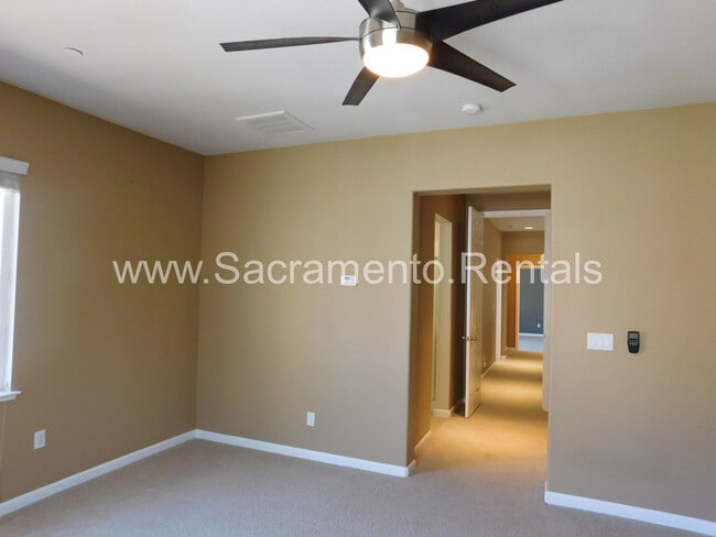 Building Photo - Wonderful 3 bd/2.5 ba Elk Grove Home with 2 Car Garage