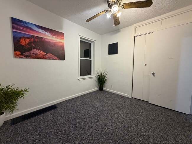 Building Photo - 3 bed, 1 bath home in Evansdale.