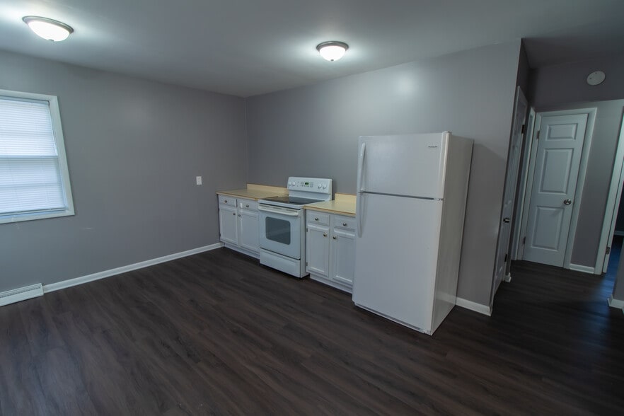 Kitchen/Dining - 2813 E G Ave