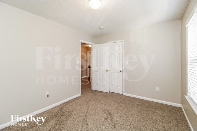Building Photo - 4300 Kirkstone Dr