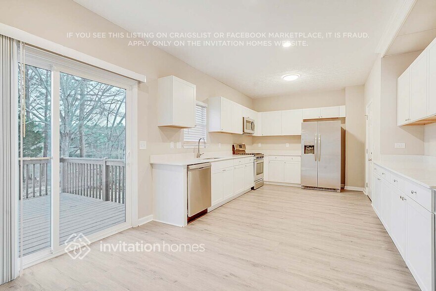 Building Photo - 482 Waterfront Dr