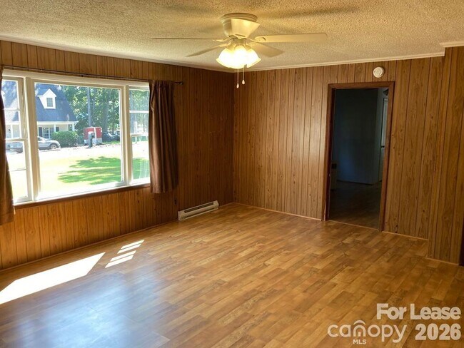 Building Photo - 7903 Blackwood Rd