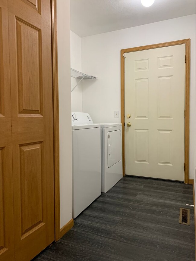 Building Photo - Beautiful 3-bedroom