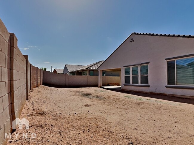 Building Photo - 8756 W Rancho Dr