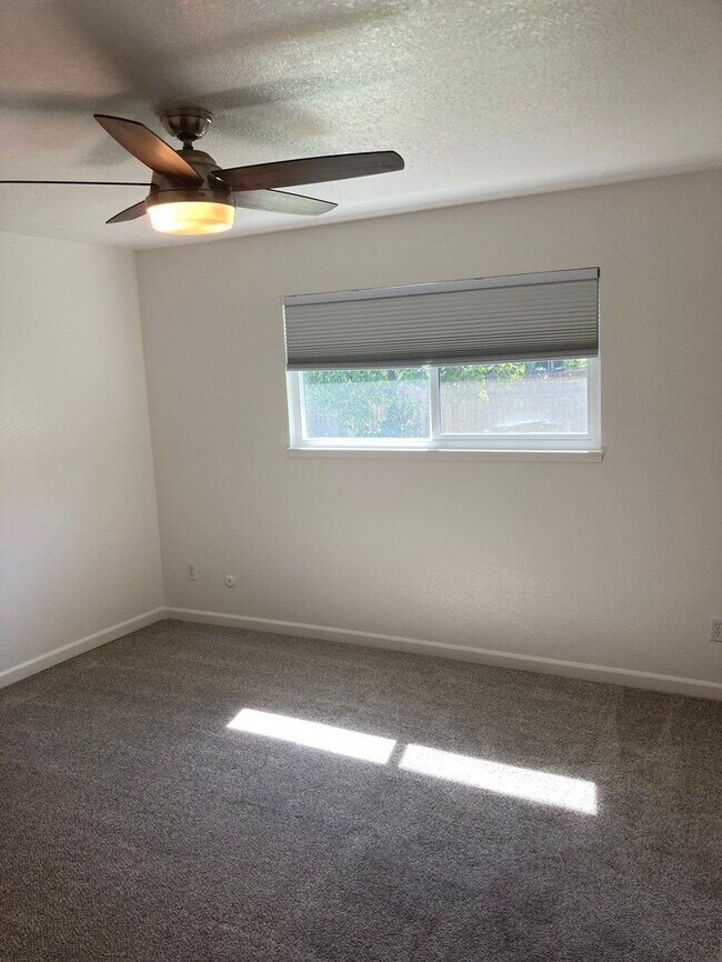 Building Photo - Modesto 3 Bedroom 2 Bath Solar Power Home ...