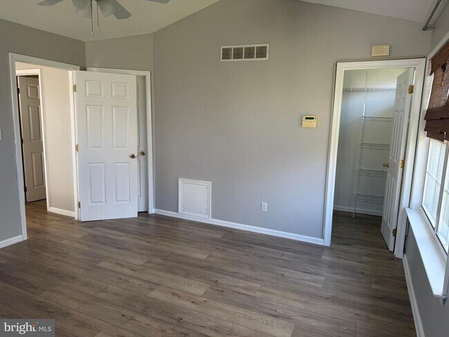 Building Photo - 25 Shawn Ln