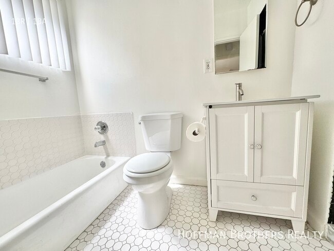 Building Photo - 1350 Laurel Ave