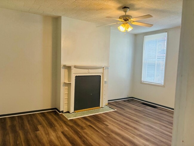 Building Photo - 5551 Columbo St