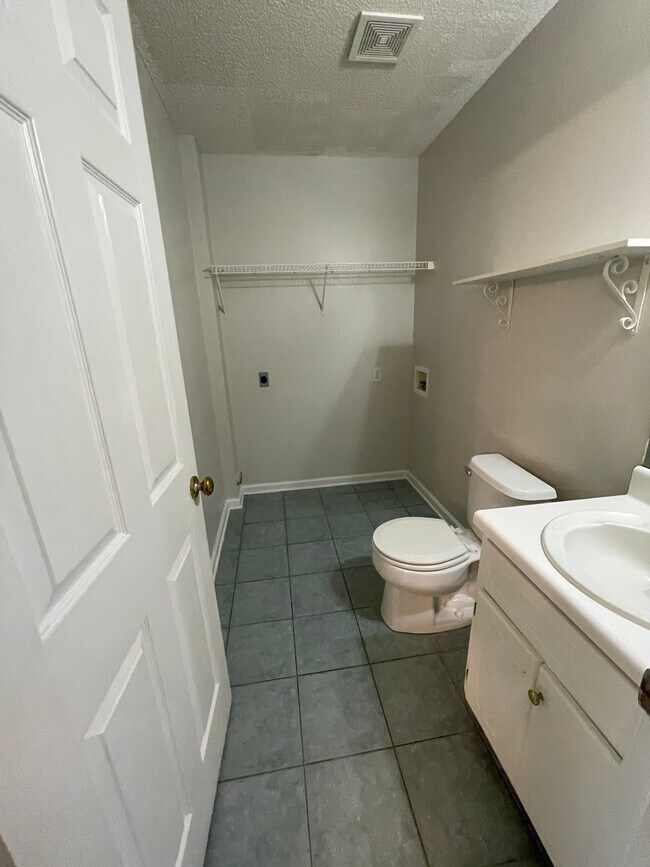 Building Photo - 112 Candle Brook Dr