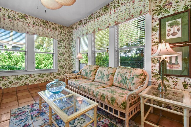 Building Photo - 194 Almeria Rd