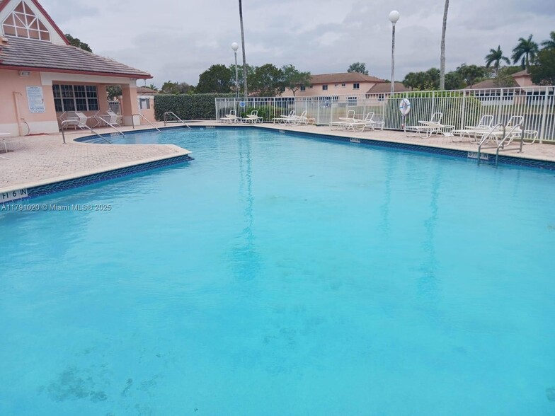 Building Photo - 709 NW 208th Way