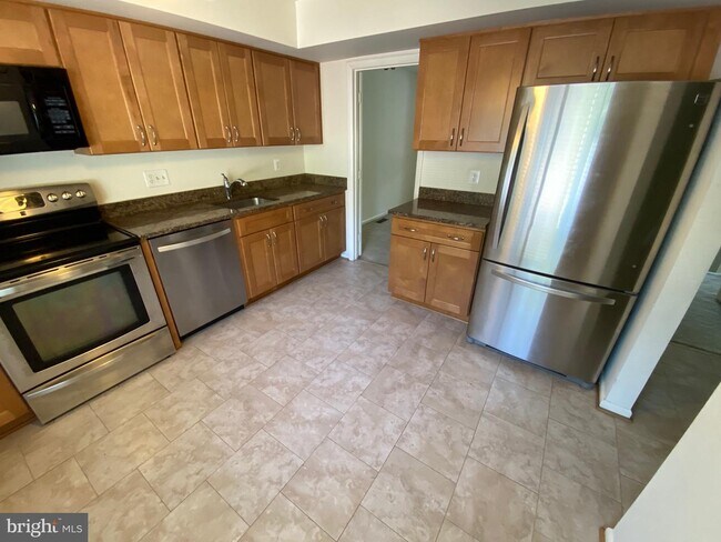 Primary Photo - 7820 Muirfield Ct