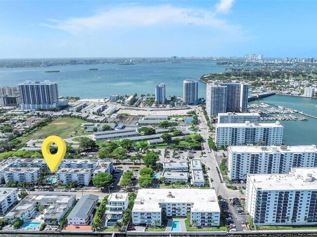 Building Photo - 1801 S Treasure Dr