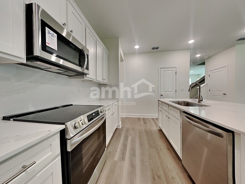 Building Photo - 11650 Bay Hl Cir