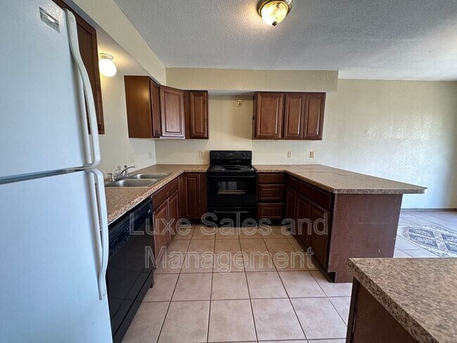 Building Photo - 3718 Southwind Ave