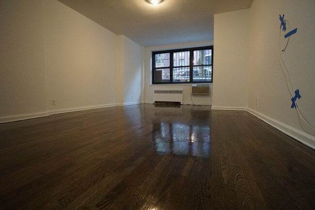 Primary Photo - 43 E 74th St