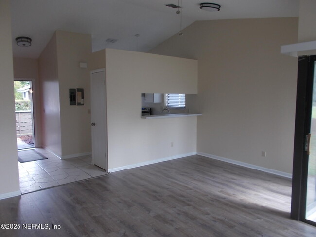Building Photo - 8437 Long Meadow Cir N