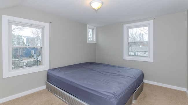 Building Photo - 2575 Waukegan Ave