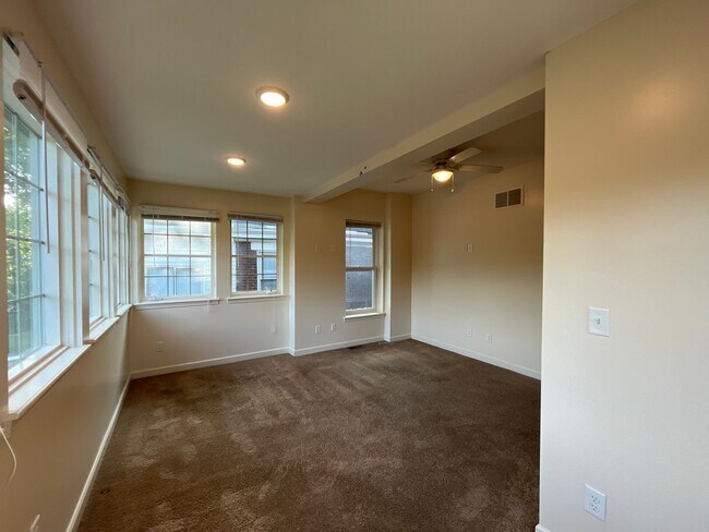Building Photo - 211 E Lane Ave