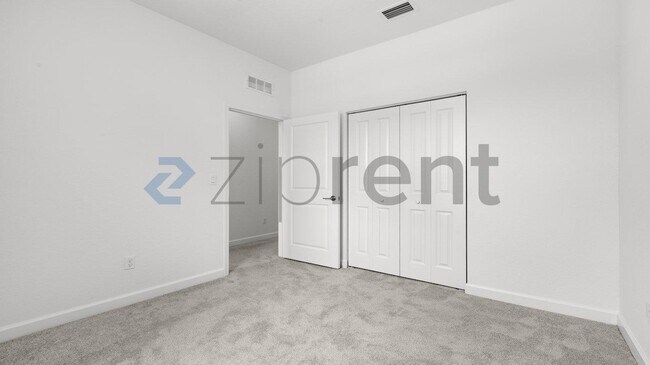 Building Photo - Unit