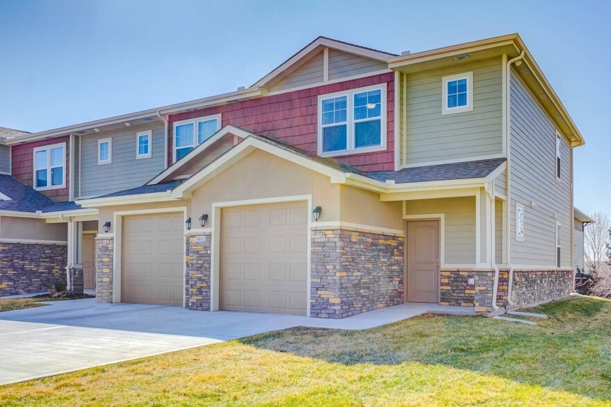 Chapel Ridge Townhomes 3670 NE Akin Dr Lees Summit MO 64064