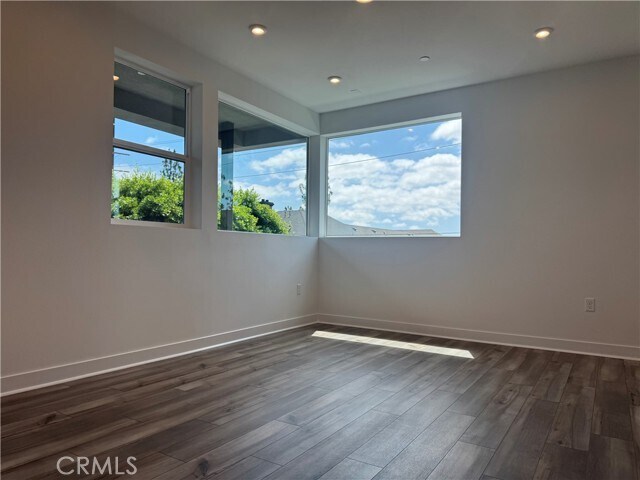 Building Photo - 707 S Lyon St