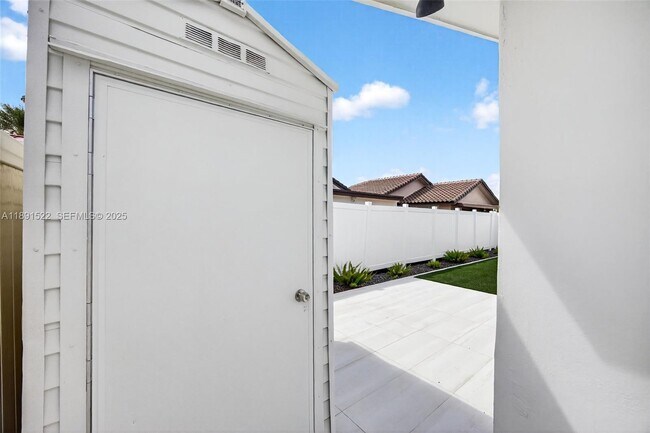 Building Photo - 13280 SW 39th Terrace