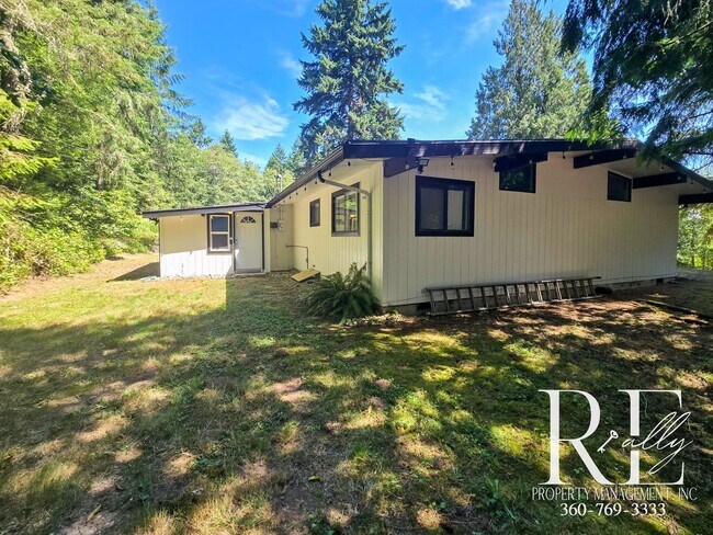 Building Photo - Spacious Port Orchard Home with Acreage, H...