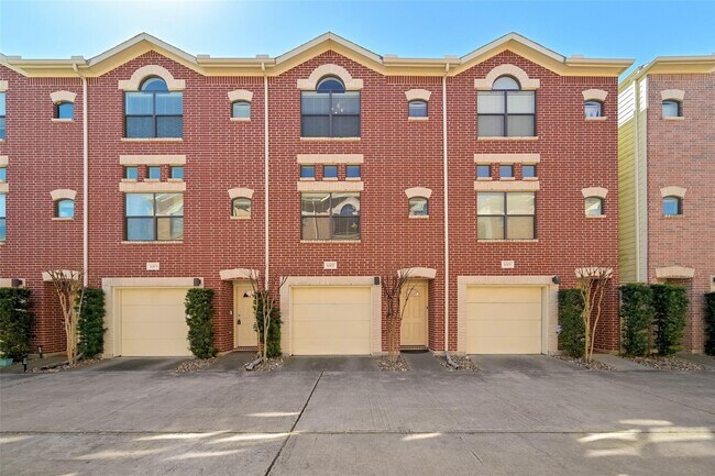 Primary Photo - 8715 Meadowcroft Dr