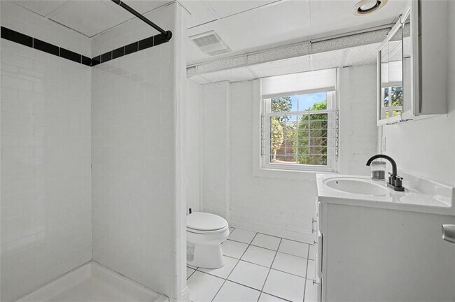 Building Photo - 2352 2nd Ave