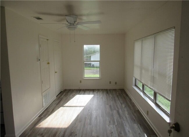 Building Photo - 402 Hill St