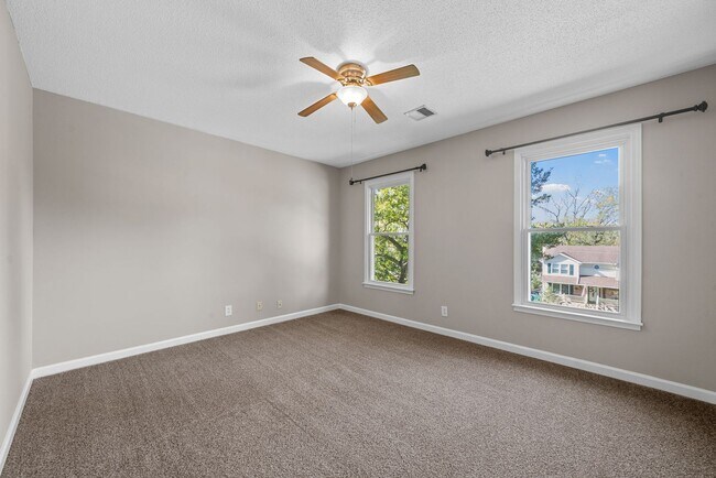 Building Photo - 3 Bedroom Home In Meadowbrook Subdivision ...