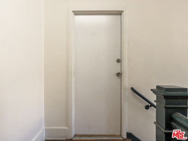 Building Photo - 434 S Rampart Blvd